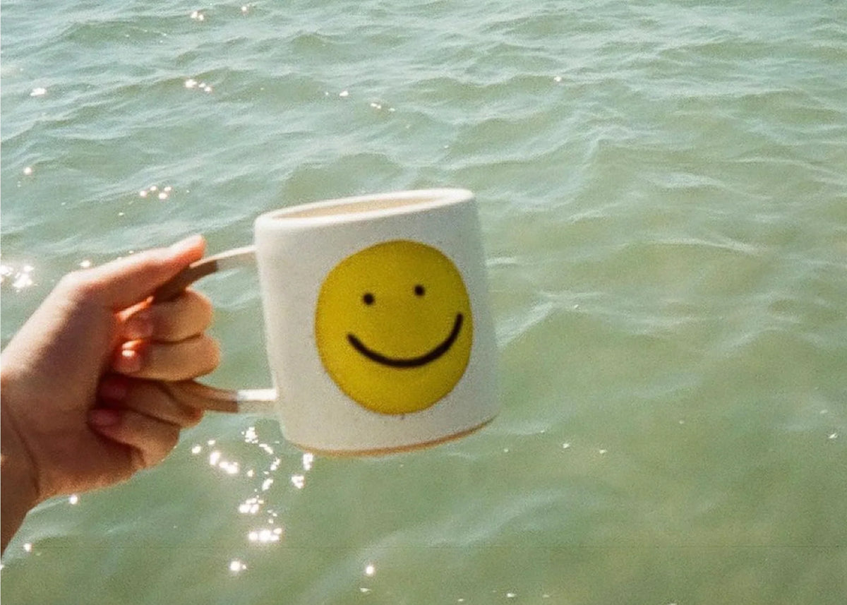 Nuvarey Happy Mug