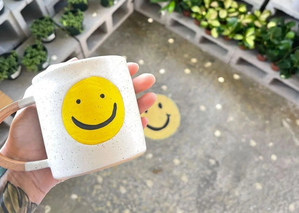Nuvarey Happy Mug